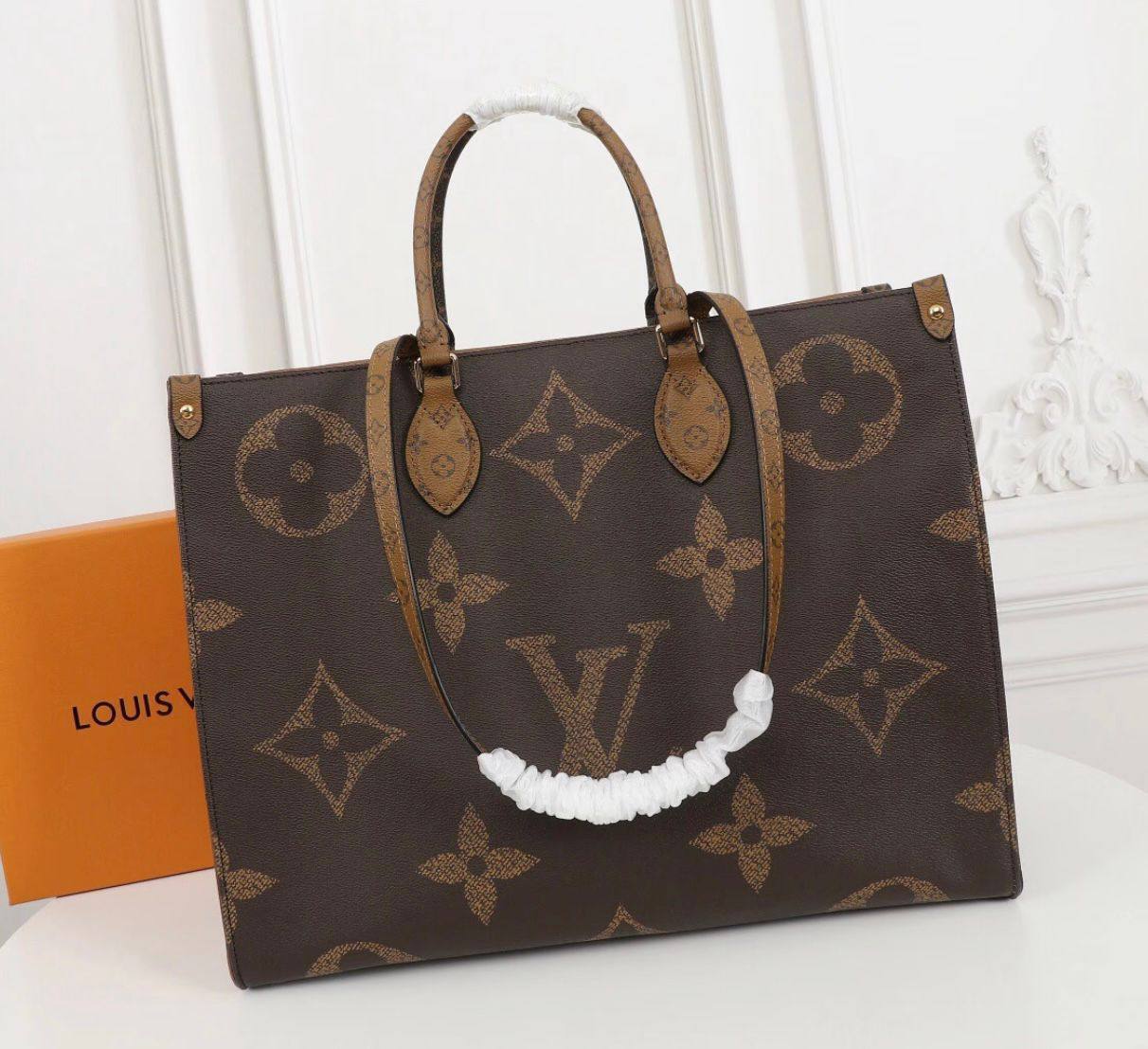 LV
ONTHEGO NEW CAME GOOD QUALITY 
110 dhs✅
Size:41cm

Zain295
♥️♥️♥️