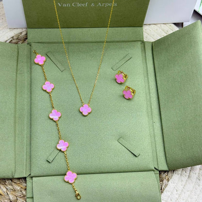 VCA SAT🔥*
Necklace 🍁
Earring✨
Bracelet 🦋
Master quality 💯
With normal boxes 🗃️ 
170 dhs🪙🌨️
With master box 📦 
220 dhs🪙🌨️

Zain216
♥️♥️♥️