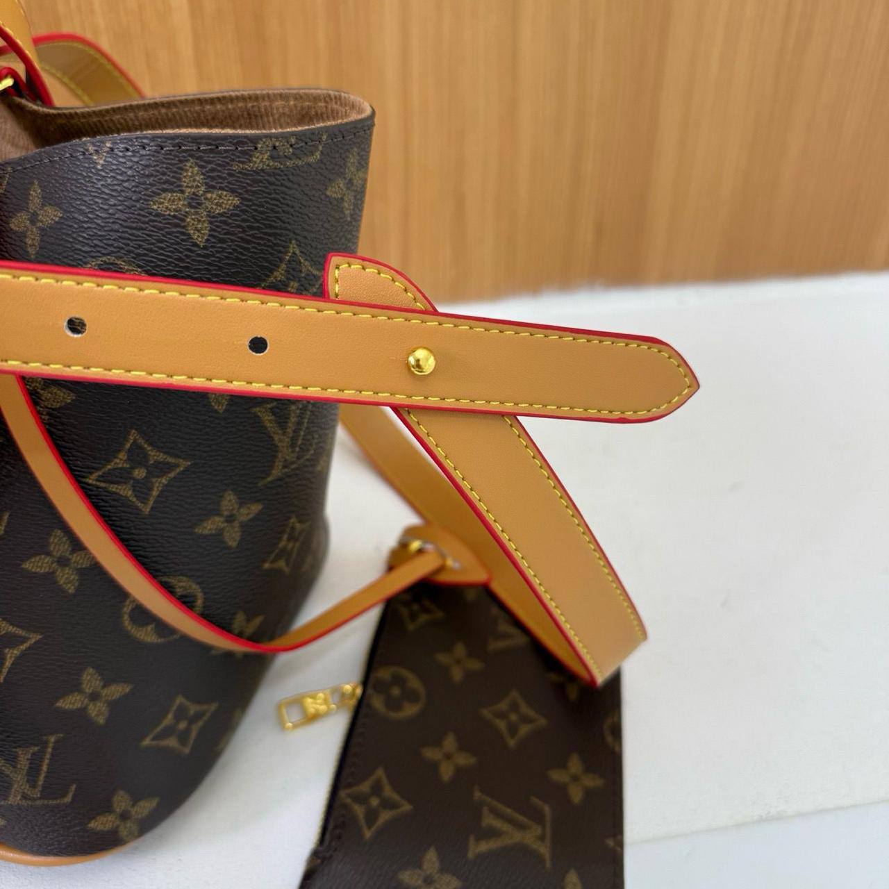 LV
25*18*13cm
70 dhs❣️

Zain17
♥️♥️♥️
