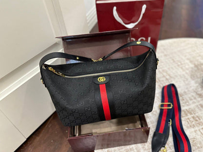 GUCCI 

NEW CAME 
GOOD QUALITY 

95 dhs❣️

Zain39
♥️♥️♥️