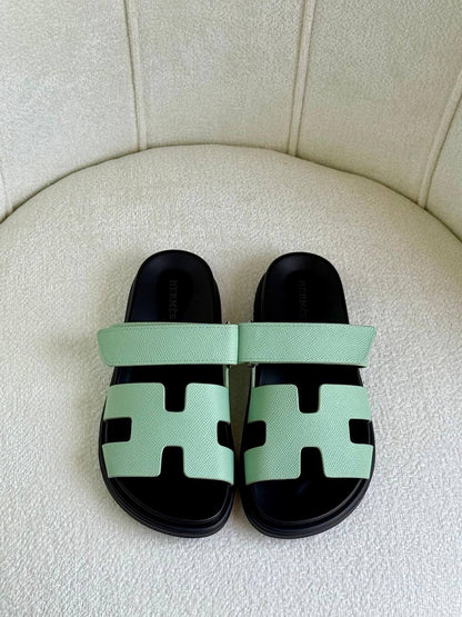 Hermes
Super *AAA* *+* Quality 💯 
With original packing🎁🎁
SIZE:36and42
Available now
450 dhs💓

Zain309
♥️♥️♥️