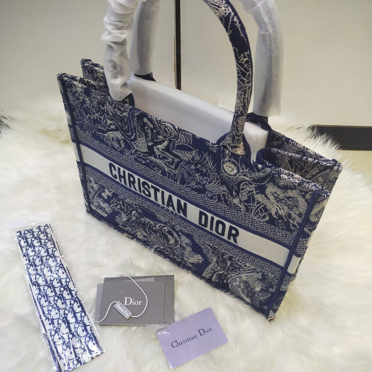 Dior

125 dhs🇦🇪🇦🇪
High quality 

Zain235
♥️♥️♥️