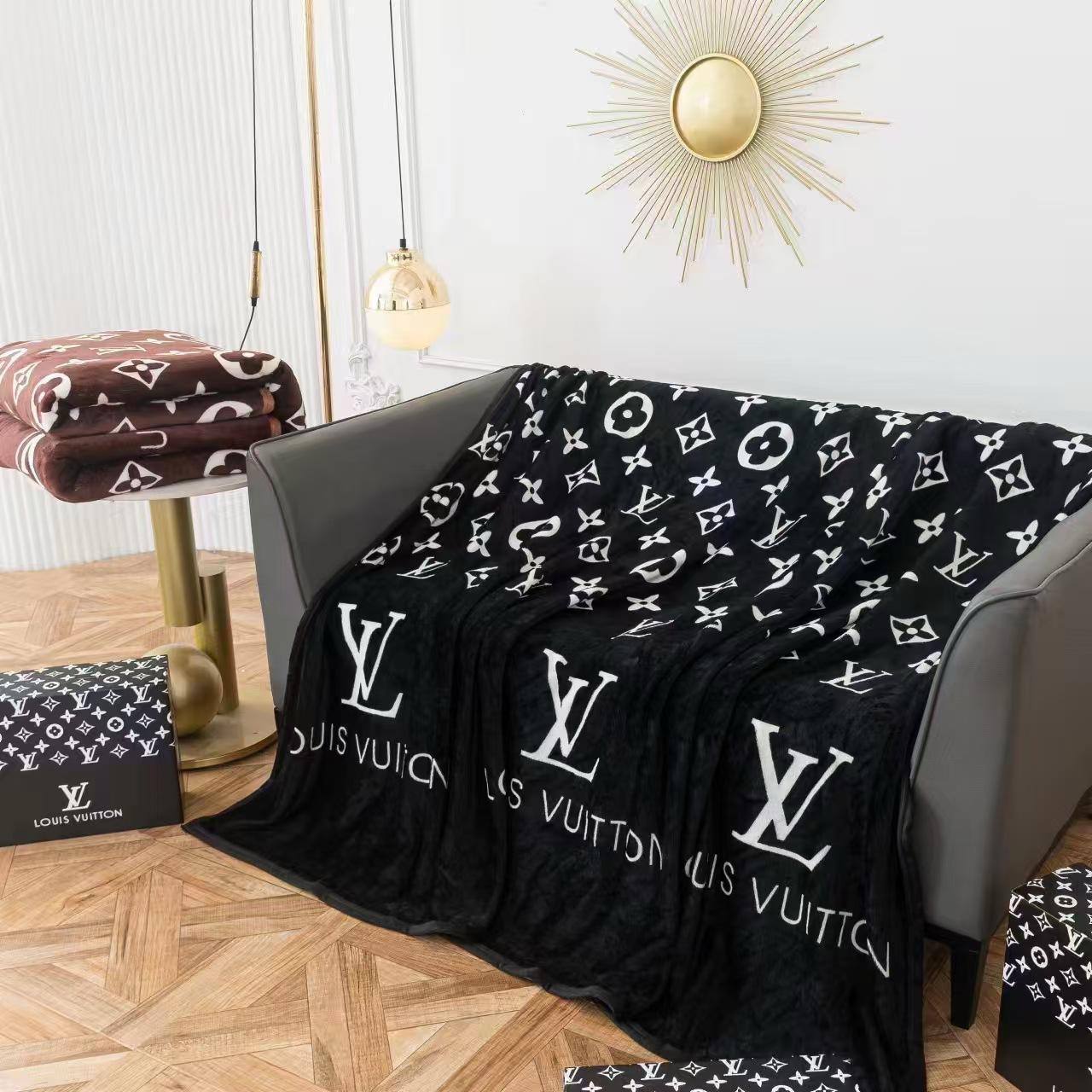New
200*230 cm
With box
🎁🎁🎁

55 dhs🪙🌨️

Zain17
♥️♥️♥️