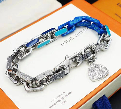 LV 
Master Bracelet 
90 dhs🪙🌨️

Zain32
♥️♥️♥️