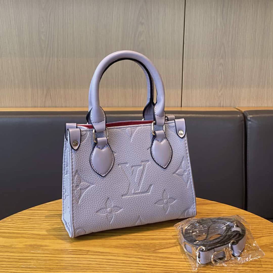 LV

Best quality 

with box
105 dhs🇦🇪🇦🇪

size 18CM

Zain290
♥️♥️♥️