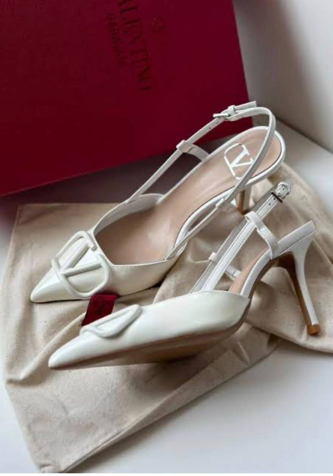 𝐑𝐄𝐒𝐓𝐎𝐂𝐊

𝐕𝐚𝐥𝐞𝐧𝐭𝐢𝐧𝐨 𝟕-𝐜m
💯high quality

Size 36-37-38-39-40-41

110 dhs🇦🇪🇦🇪

Zain21
♥️♥️♥️