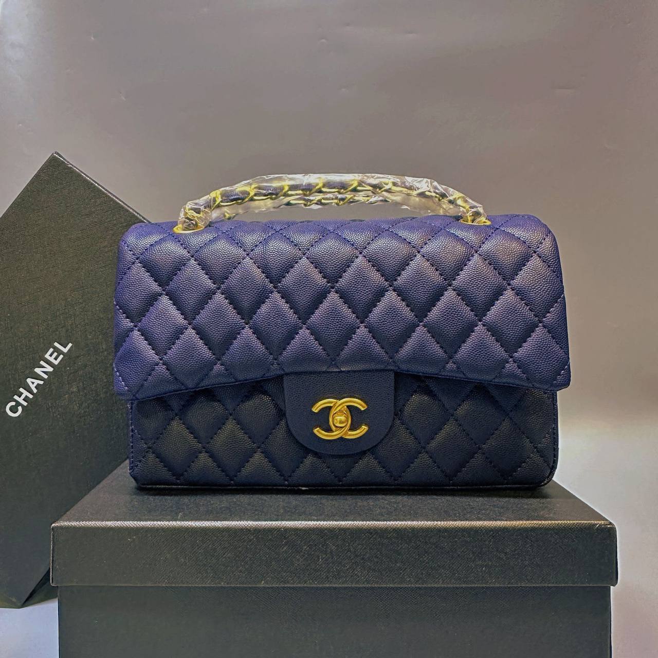 CHANEL 
GOOD QUALITY 
WITH BOX
🎁🎁🎁

120 dhs✅

Zain39
♥️♥️♥️