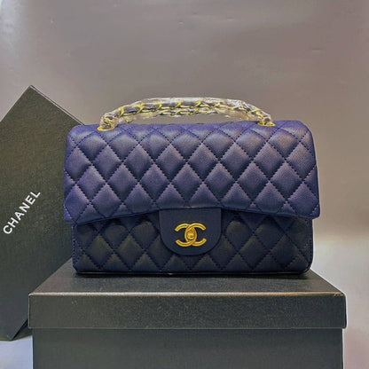 CHANEL 
GOOD QUALITY 
WITH BOX
🎁🎁🎁

120 dhs✅

Zain39
♥️♥️♥️