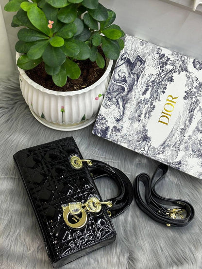 DIOR
SIZE  ……… 26 CM 🥰

115 dhs🇦🇪
with BOX🌷
🎁🎁🎁

Zain51
♥️♥️♥️