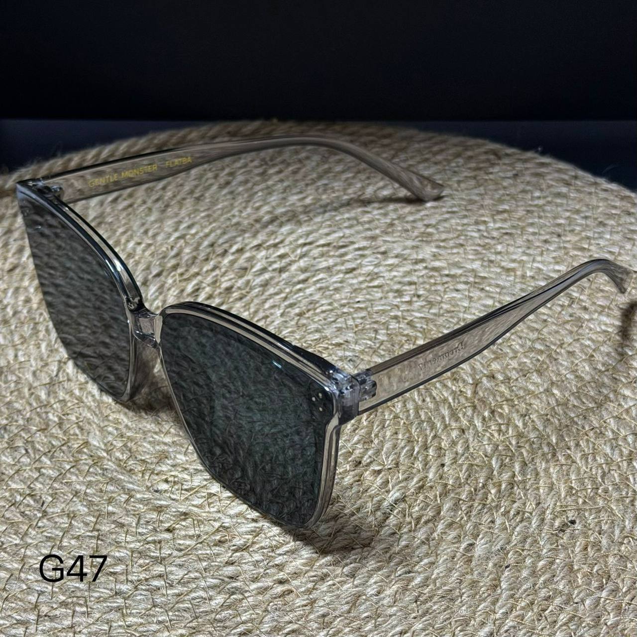 GENTLE Monster 👿*
Sunglasses 🕶️ 
Copy one 1️⃣ 
With master box 🗃️ 
50 dhs💓

Zain216
♥️♥️♥️