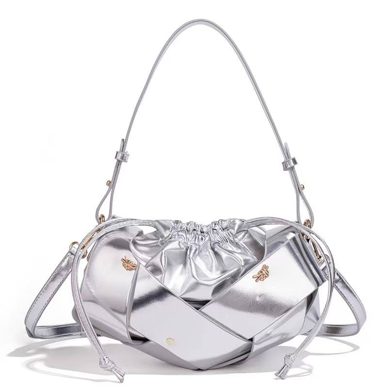 BOTTEGA 
100 dhs💛
size 26 cm

Zain161
♥️♥️♥️
