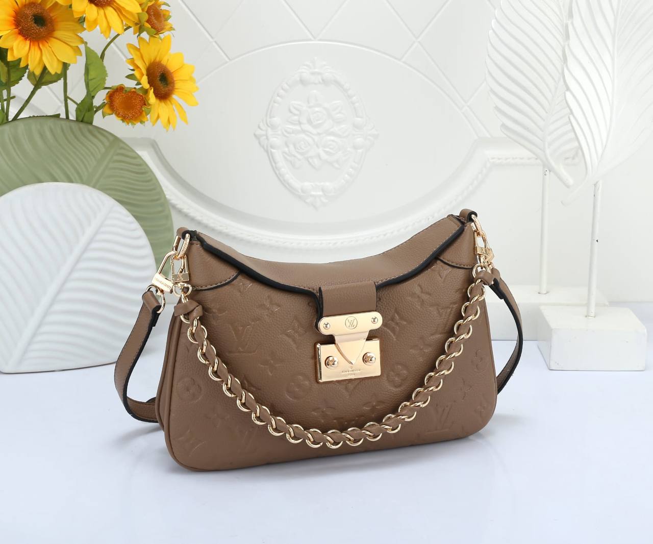 LV
ᴛᴡɪɴɴʏ MM ᴍᴏɴᴏɢʀᴀᴍ
ɢᴏʟᴅ ʜᴀʀᴅᴡᴀʀᴇ
sʜᴏᴜʟᴅᴇʀ sʟɪɴɢ ʙᴀɢ
sɪᴢᴇ : 27 cm
ᴡɪᴛʜ BOX
🎁🎁🎁

110 dhs🪙🌺

Zain31
♥️♥️♥️