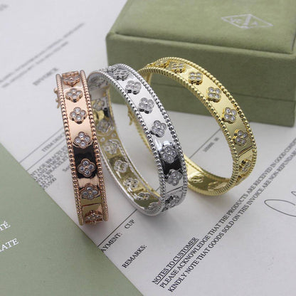 VANCLEAF BANGLE
MASTER
✨💫

110 DHS WITH BOX AND PAPER BAG🛍️🎁

Zain89
♥️♥️♥️