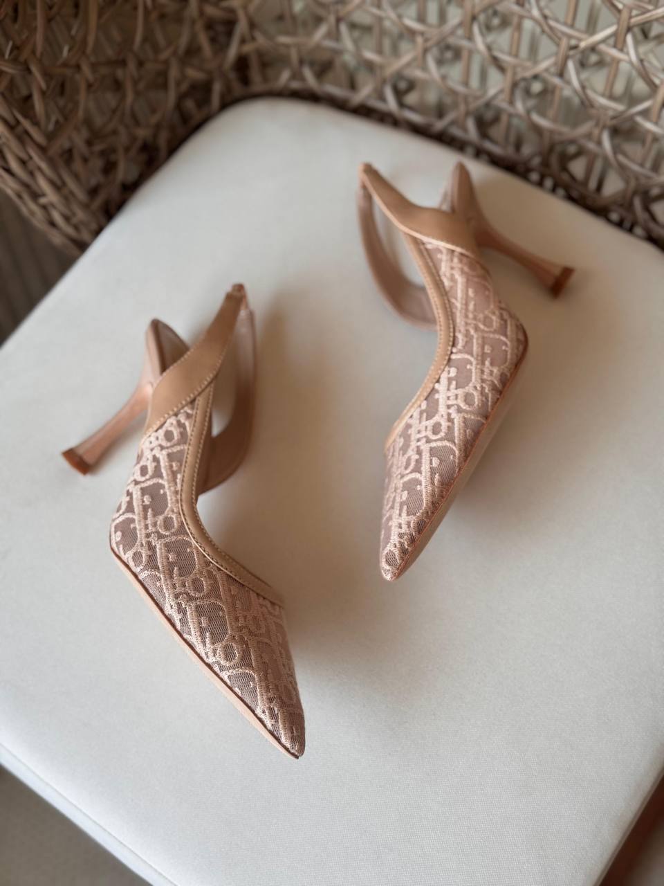 DIOR 🤍
🤩Available new 😍😍
Size: 36 to 41
Super master quality
450 dhs✅

Zain198
♥️♥️♥️