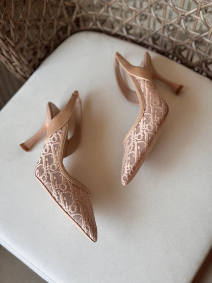 DIOR 🤍
🤩Available new 😍😍
Size: 36 to 41
Super master quality
450 dhs✅

Zain198
♥️♥️♥️