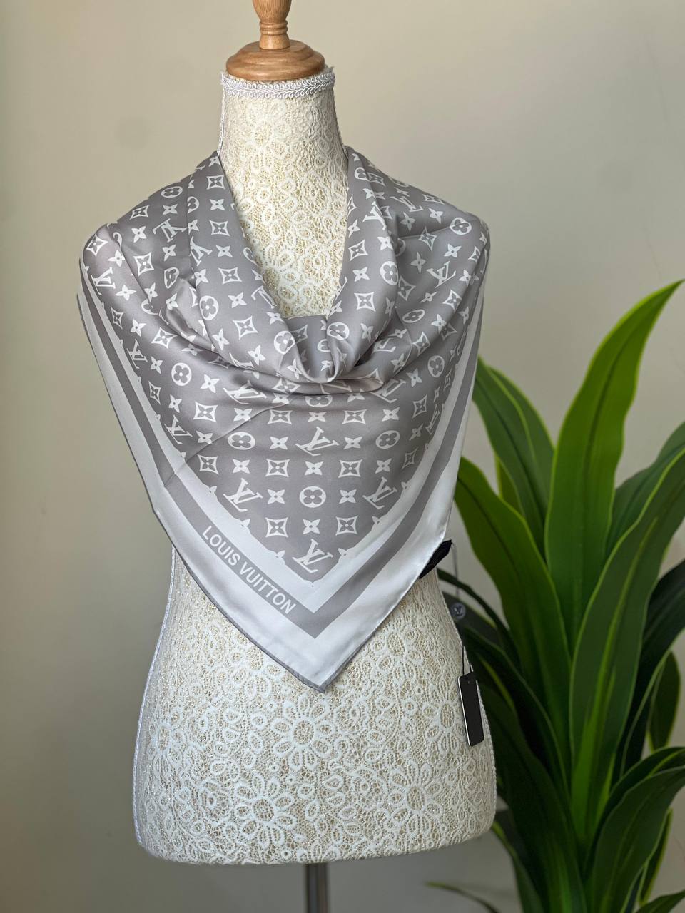 💙 LV 💙
💙*VIP QUALITY*💙
💙*100% SILK*💙
320 dhs💓

Zain281
♥️♥️♥️