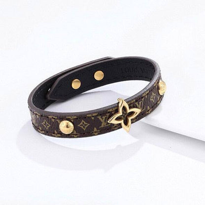 BRACELET 
LEATHER TYPE
45 dhs💓 EACH 
OFFER💥
WITH BOX AND PAPER BAG🛍️🎁

Zain80
♥️♥️♥️
