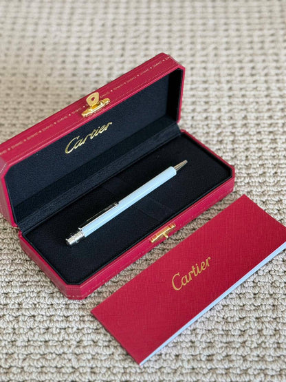 CARTIER
*New Pen*
*Master Quality*
190 dhs✅

Zain179
♥️♥️♥️