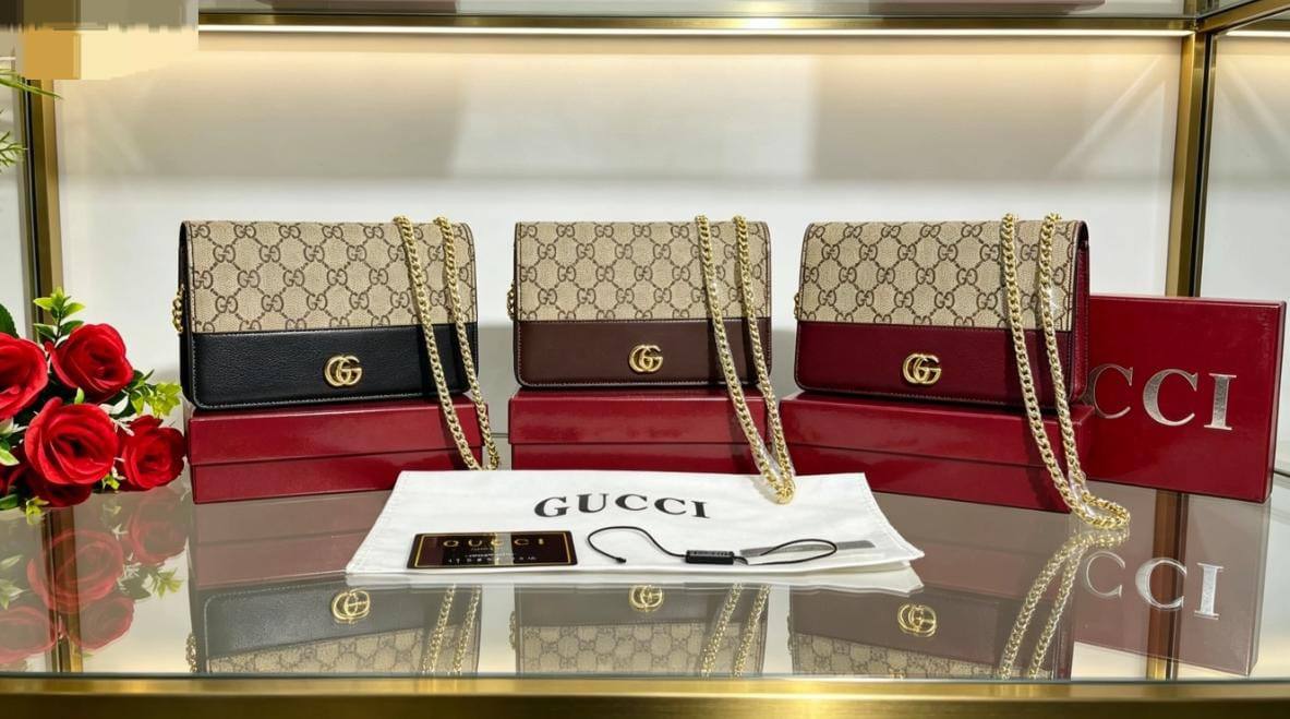 Gucci
100 dhs✅
with box
Size：19cm

Zain07
♥️♥️♥️