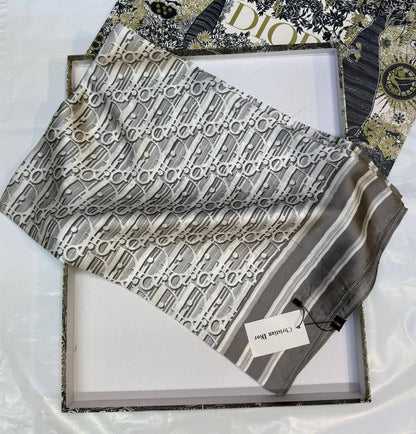 Dior
Silk scarf 
40 dhs✅
55 dhs✅ 

with box
🎁🎁🎁

Zain93
♥️♥️♥️