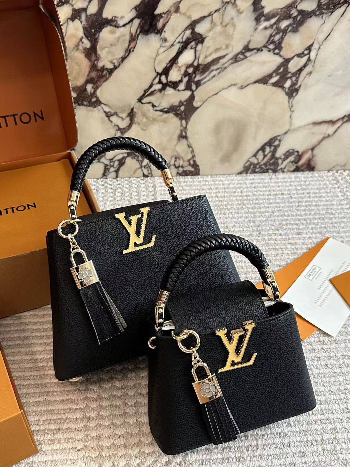LV
22cm 140 dhs✅  
27CM 150 dhs✅  
Withbox

Zain143
🌺🌺🌺