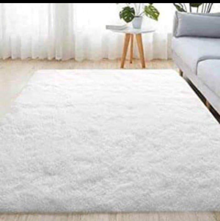 Velvet carpet 
Washing machine you can wash .
Good quality strong for long time !!
Size 160*210
120 dhs✅

Zain99
♥️♥️♥️