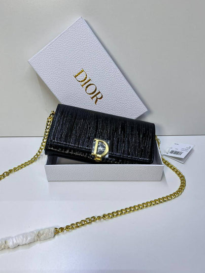 Dior
95 dhs🇦🇪
with box
🎁🎁🎁

size 19×4×10cm

Zain42
♥️♥️♥️
