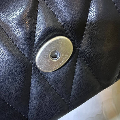 COACH 
NEW CAME GOOD QUALITY 
WITH BOX 
🎁🎁🎁

115 dhs❣️
Size: 25 cm

Zain39
♥️♥️♥️