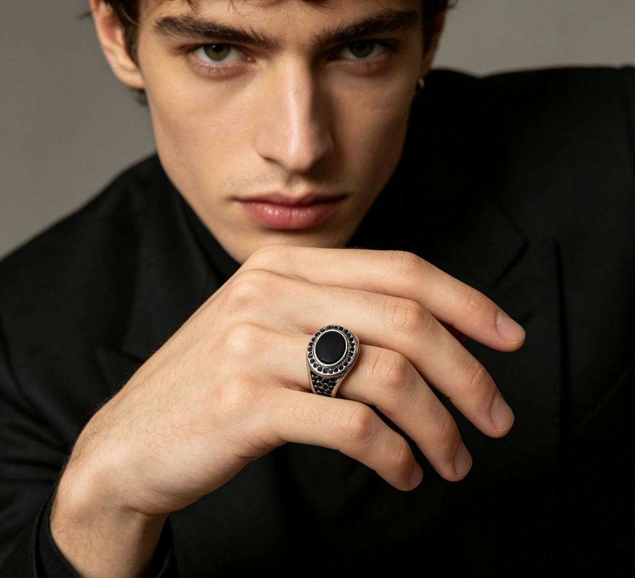 Ring
Men’s 💍 
35 dhs✅
With normal box 📦

Zain263
♥️♥️♥️