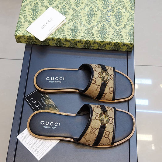 GUCCI 
☘️ *SIZE  36  to 41 ☘️                                                                                                       
180 dhs💓

Zain224
♥️♥️♥️