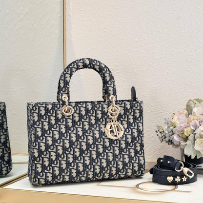 LV - Celine - Goyard - Chanel
Master ++++
For Price 👇 WTSP Text Zain 0568585901

Zain111
♥️♥️♥️
