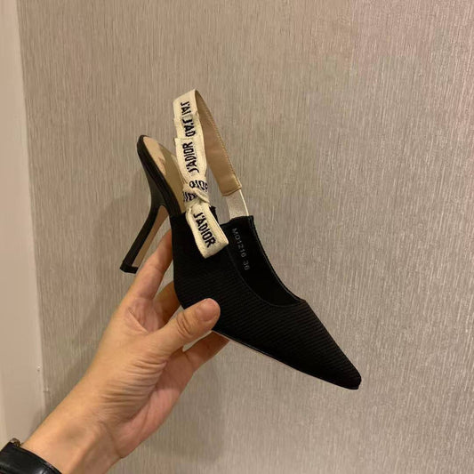 Dior
High quality 
size 36-41 
110 dhs🪙🖤

Zain132
♥️♥️♥️