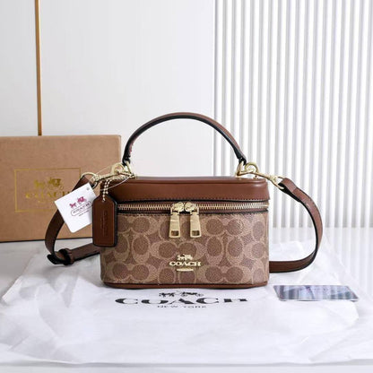 Coach
100 dhs🇦🇪🇦🇪
with box
size 18cm

Zain26
♥️♥️♥️