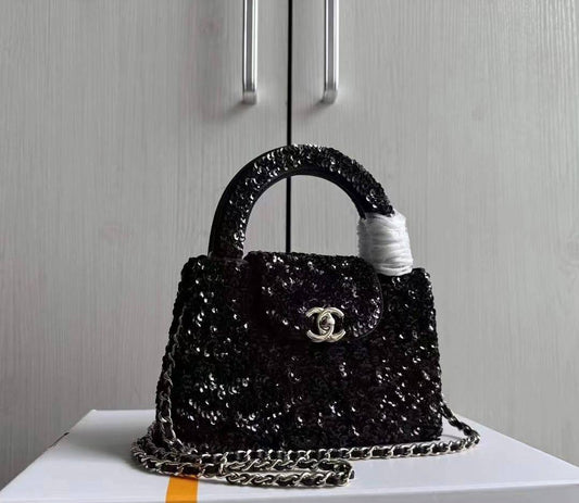 Chanel
   •Top  Quality 
   •Size:19Cm
2170 dhs💓💓💓

Zain255
♥️♥️♥️