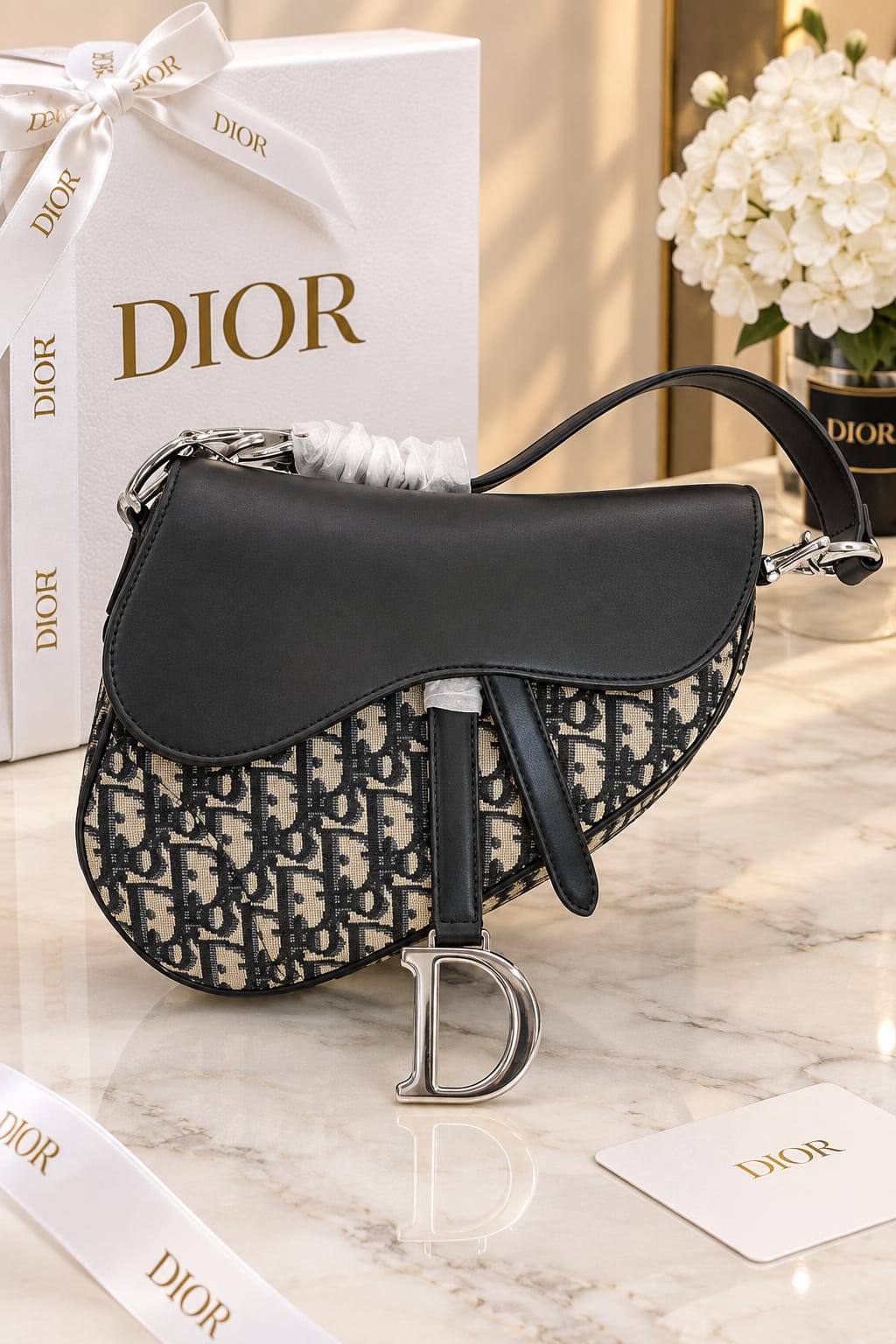 Dior Sadle Bag
25Cm 

With Box
300 dhs🇦🇪🇦🇪

Zain131
♥️♥️♥️