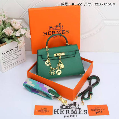 Hermes
Size  22cm
Withbox
100 dhs🇦🇪🇦🇪

Zain04
♥️♥️♥️