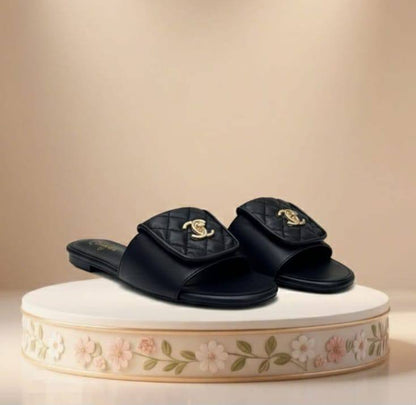CHANEL
☘️ *SIZE  36  to 41 ☘️                                                                                                       
180 dhs💓

Zain224