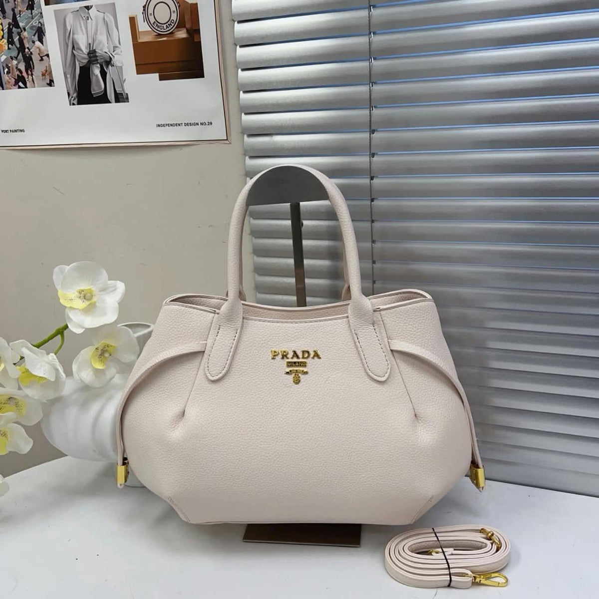 Prada
85 dhs🇦🇪🇦🇪

Zain232
♥️♥️♥️