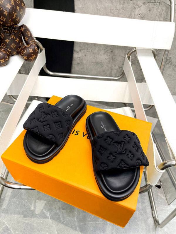 LV

180 dhs🗽
*SIZE  36   TO   42*

Zain224