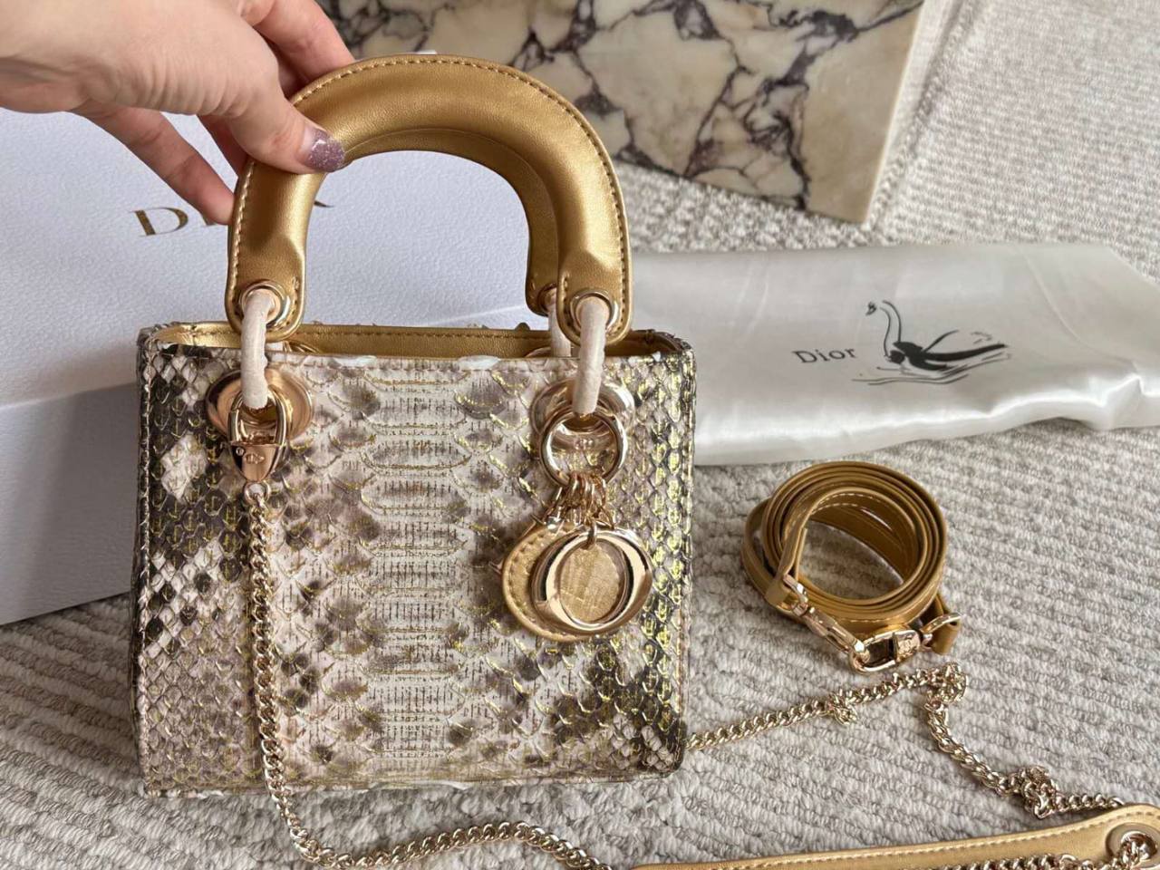 Dior
Master
420 dhs🇦🇪

Zain10
♥️♥️♥️