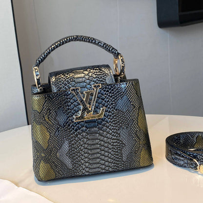 LV 

NEW CAME HIGH QUALITY 

WITH BOX 
🎁🎁🎁

140 dhs❣️

Zain39
♥️♥️♥️
