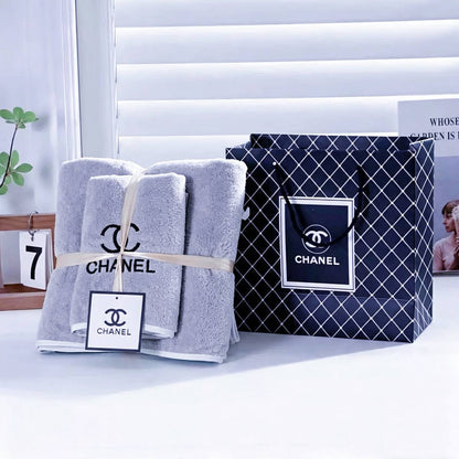 Towel new came good quality 
with paper bag 
45 dhs🇦🇪🇦🇪

Zain39
♥️♥️♥️