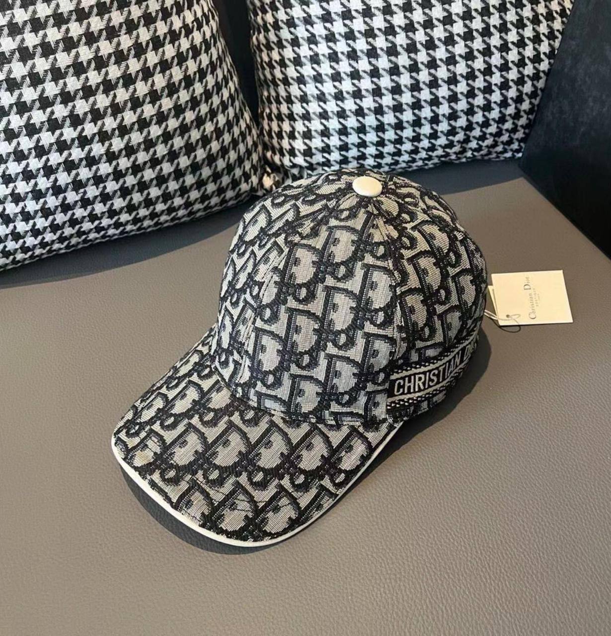 Prada Cap 
Super Master 

135 dhs❣️

With Box
🎁🎁🎁

Zain33
♥️♥️♥️