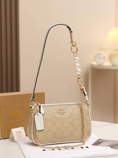 Coach

Best quality

With box’s
🎁🎁🎁

90 dhs❤️
size 18cm

Zain158
♥️♥️♥️