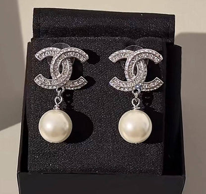 Chanel Earrings* 💎
Master quality 🎉

45 dhs❤️
normal box 📦

Zain48
♥️♥️♥️