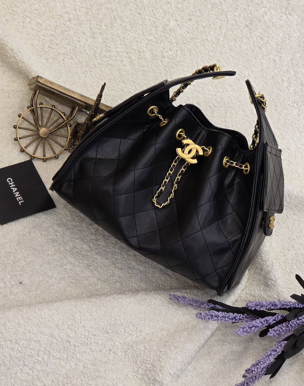 Chanel
25cm.  

With.   Box 
🎁🎁🎁

280 dhs🪙🌨️

Zain131
♥️♥️♥️