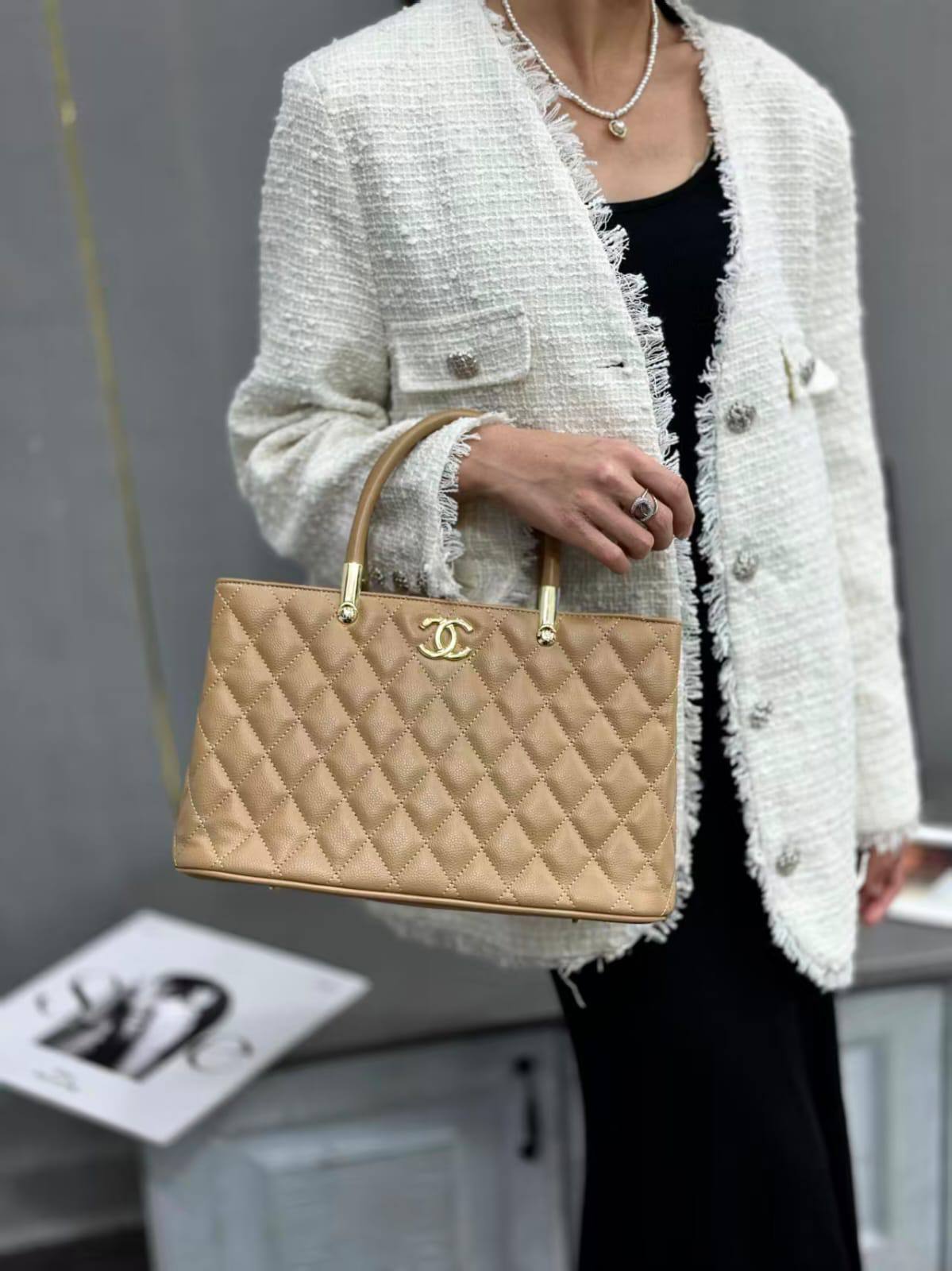 Chanel
good quality 
110 dhs❣️

Zain200
♥️♥️♥️