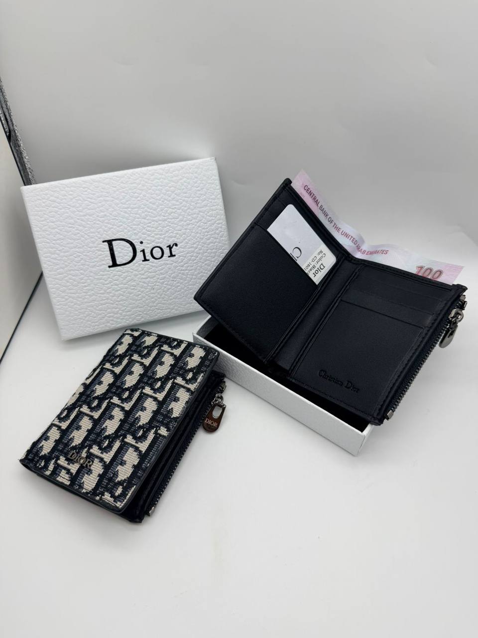 Dior Wallet 
65 dhs🇦🇪🇦🇪

Zain33
♥️♥️♥️