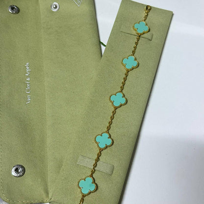 VCA 
Bracelet 🦋
Master quality 💯
With normal boxes 🗃️ 
75 dhs✅

With master box 📦 
120 dhs✅

Zain216
♥️♥️♥️