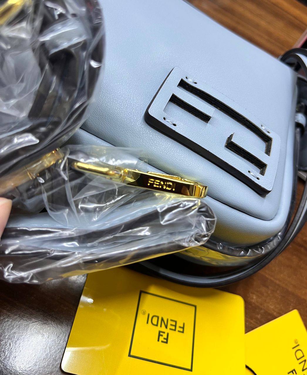 Fendi 
90 dhs✅
with box🎁
size 24×6×12cm

Zain213
♥️♥️♥️